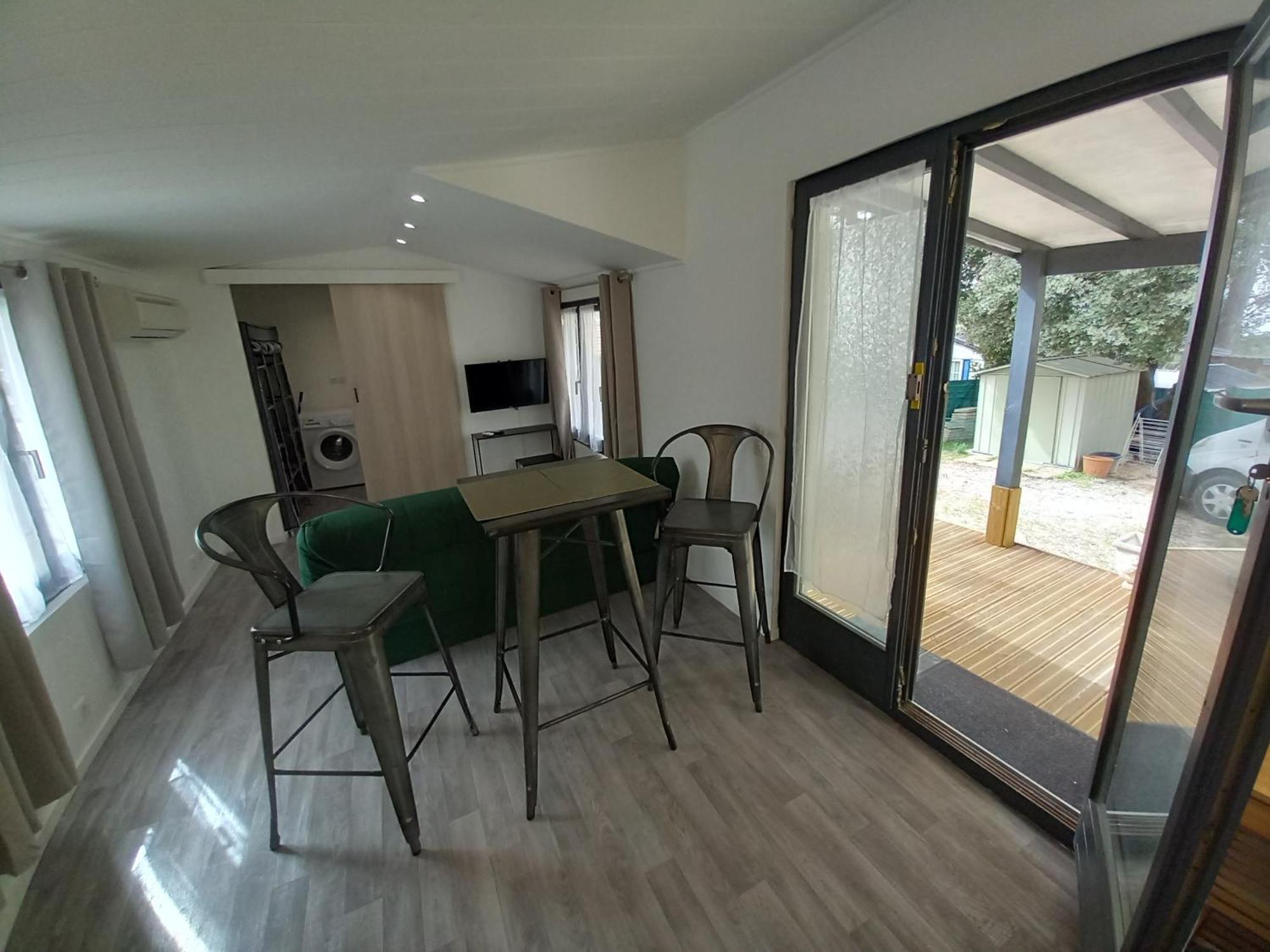 Mobilhome A Deux Pas Du Circuit Du Castellet Avec Terrasse Vue Mer Le Castellet  Exterior photo