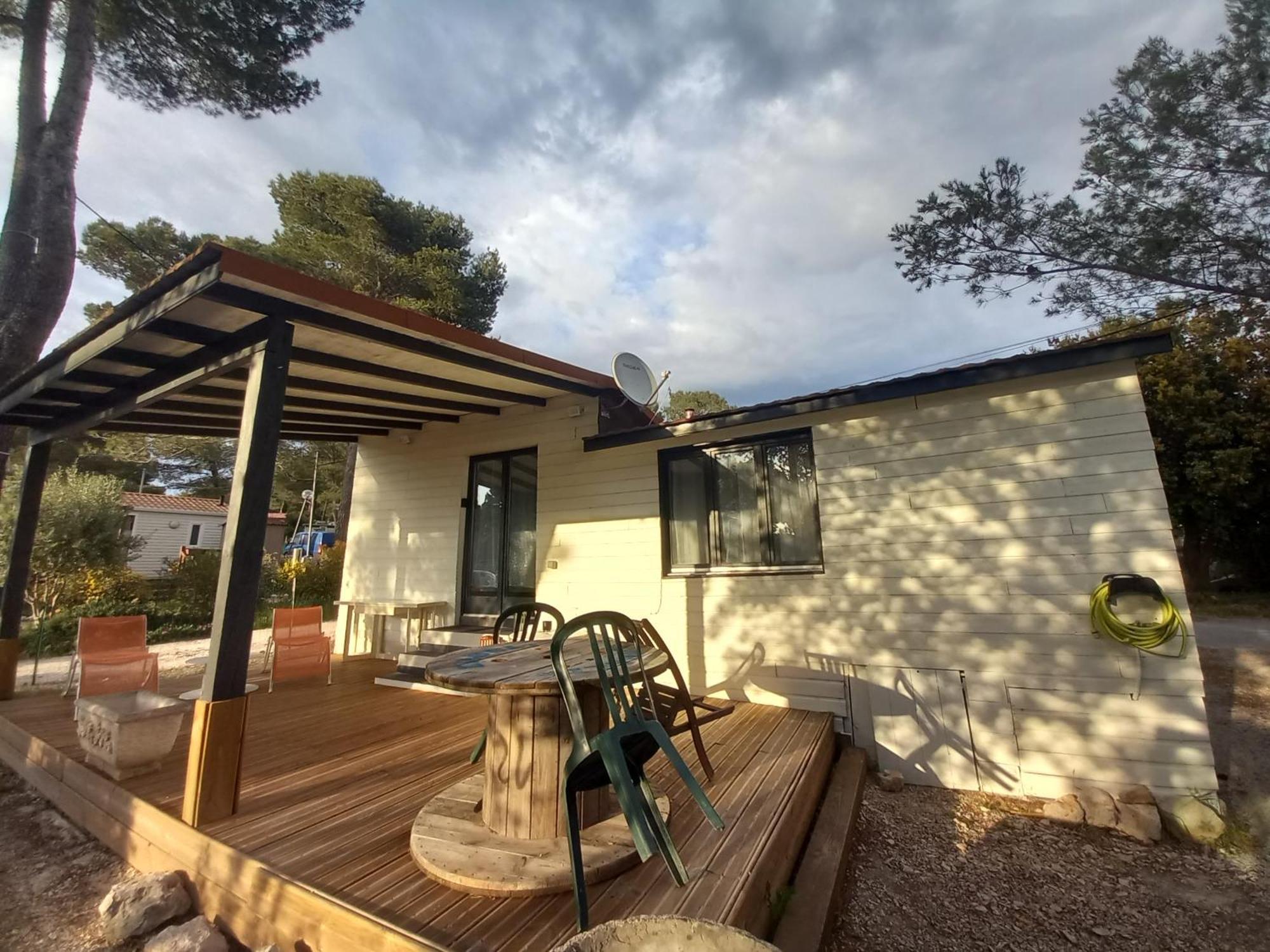 Mobilhome A Deux Pas Du Circuit Du Castellet Avec Terrasse Vue Mer Le Castellet  Exterior photo
